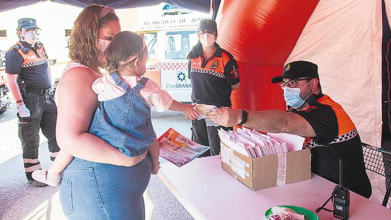 Dispositivo especial para entregar mascarillas Dispositivo especial para entregar mascarillas