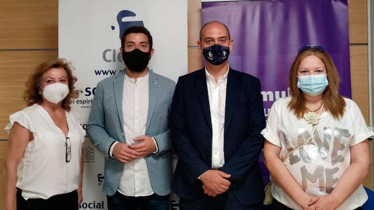 CCOO y Clece acuerdan mejorar el salario de las empleadas del servicio de ayuda a domicilio de la Diputación CCOO y Clece acuerdan mejorar el salario de las empleadas del servicio de ayuda a domicilio de la Diputación