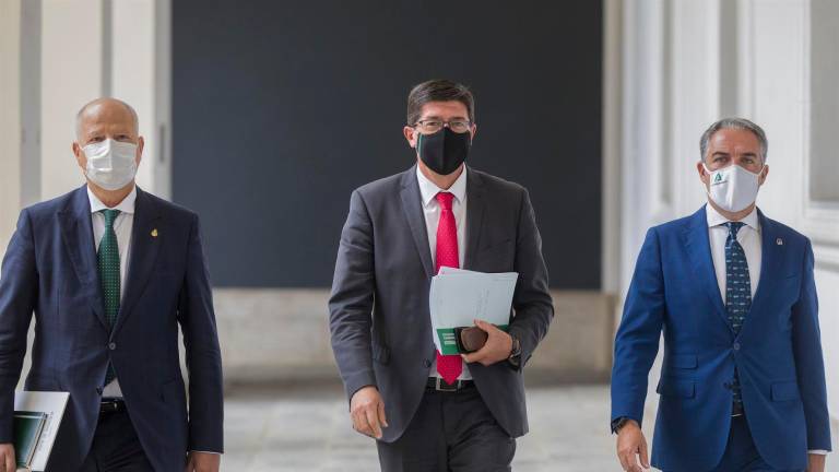 Andalucía elabora un plan de contingencia ante la posibilidad de alcanzar los 3.000 hospitalizados Andalucía elabora un plan de contingencia ante la posibilidad de alcanzar los 3.000 hospitalizados