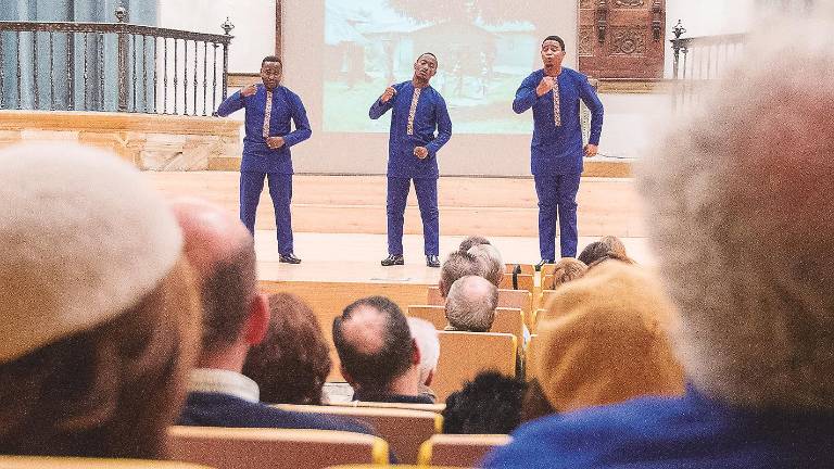 Magnífica actuación del grupo ugandés “Kawá Quartet” Magnífica actuación del grupo ugandés “Kawá Quartet”