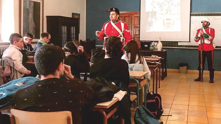 Charla, en la Casa de las Torres, sobre colonialismo y Guerra Zulú Charla, en la Casa de las Torres, sobre colonialismo y Guerra Zulú