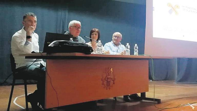 El Padre Patera muestra el drama de la inmigración en el Estrecho El Padre Patera muestra el drama de la inmigración en el Estrecho