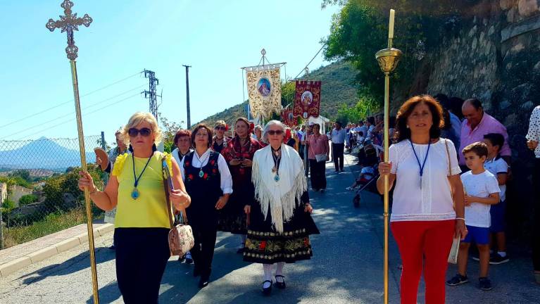 San Miguel Arcángel “vuela” en su día grande