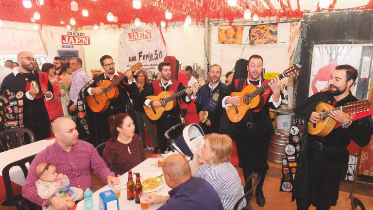 El mejor aspecto del “real” llega con el día grande y con las casetas completas