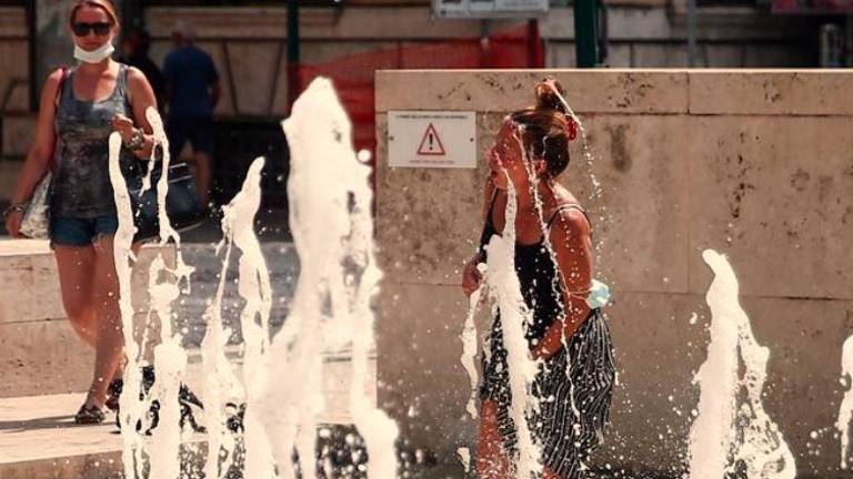 Sicilia bate el récord de mayor temperatura de la historia en Europa al alcanzar los 48,8ºC Sicilia bate el récord de mayor temperatura de la historia en Europa al alcanzar los 48,8ºC