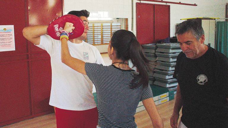 Curso de defensa personal contra la violencia de género Curso de defensa personal contra la violencia de género
