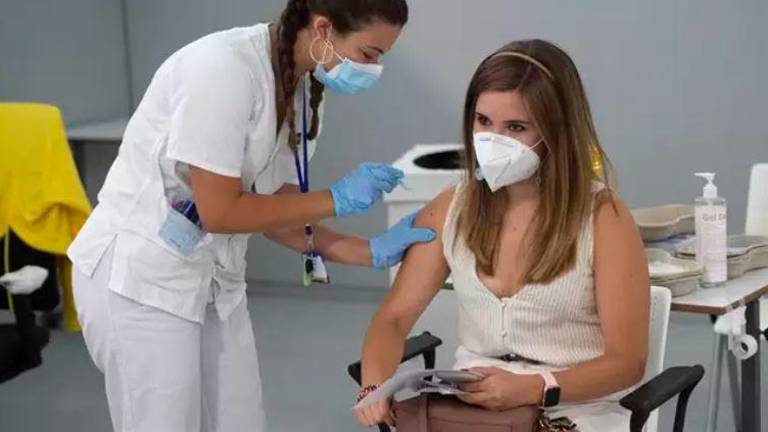 Las personas de 20 años podrán pedir cita para vacunarse a partir de mañana Las personas de 20 años podrán pedir cita para vacunarse a partir de mañana