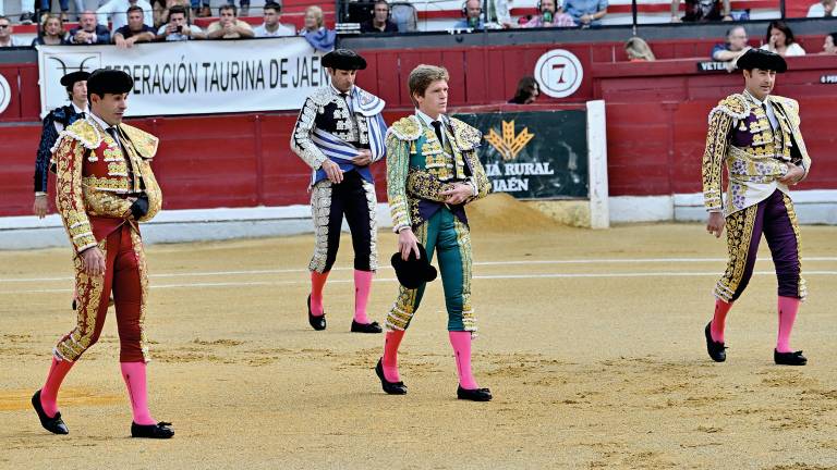 El Fandi, Talavante y Borja Jiménez triunfan en una tarde redonda en La Alameda El Fandi, Talavante y Borja Jiménez triunfan en una tarde redonda en La Alameda