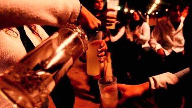 Un macrobotellón congrega a cerca de 25.000 personas en Ciudad Universitaria de Madrid Un macrobotellón congrega a cerca de 25.000 personas en Ciudad Universitaria de Madrid