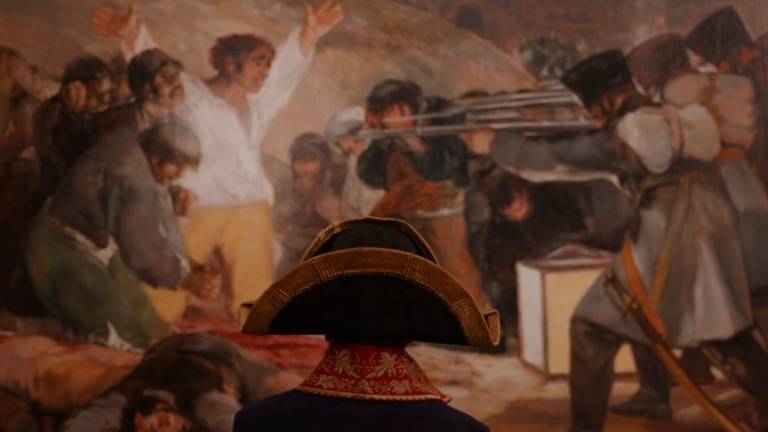 Un ficticio Napoleón pasea entre las obras de Goya en el Prado Un ficticio Napoleón pasea entre las obras de Goya en el Prado
