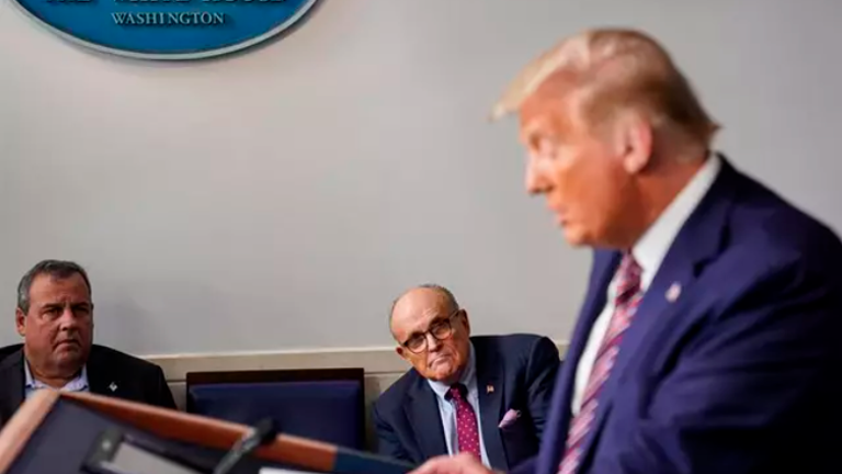 Presentan una demanda contra Trump por orquestar el ataque al Capitolio con las milicias de ultraderecha Presentan una demanda contra Trump por orquestar el ataque al Capitolio con las milicias de ultraderecha