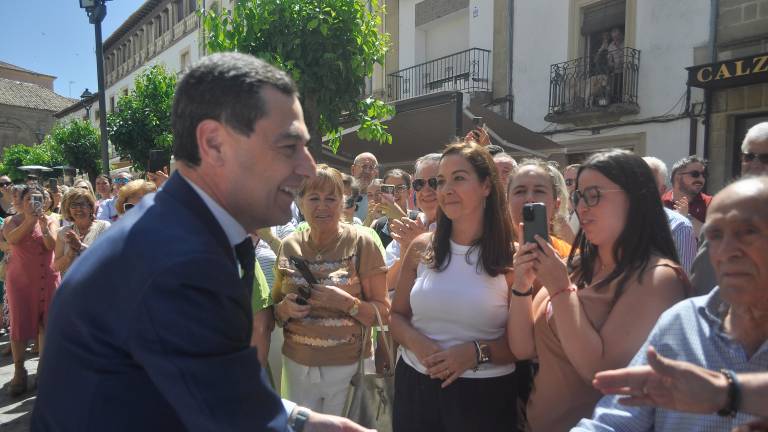 Juanma Moreno anuncia la creación de un centro de emprendimiento en Baeza Juanma Moreno anuncia la creación de un centro de emprendimiento en Baeza