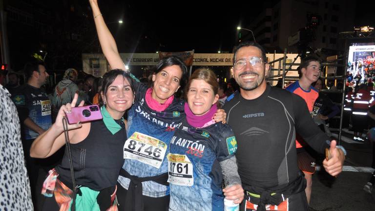Las imágenes más emocionantes de la llegada a meta de San Antón Las imágenes más emocionantes de la llegada a meta de San Antón
