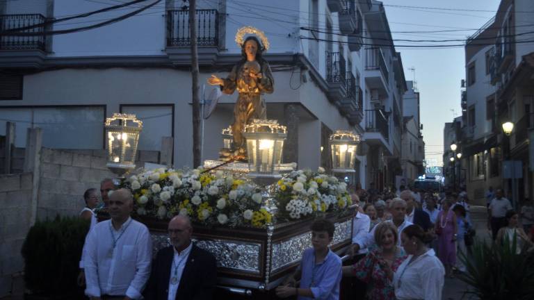 Procesión y detalles únicos en el gran día de “La Malena” en Mengíbar Procesión y detalles únicos en el gran día de “La Malena” en Mengíbar