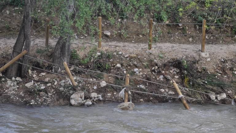 ¡Vaya fuerza lleva el río Frío por Los Cañones! ¡Vaya fuerza lleva el río Frío por Los Cañones!