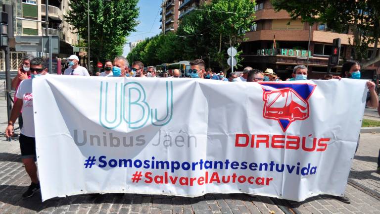 El sector del autobús está en juego tras 200 quiebras El sector del autobús está en juego tras 200 quiebras
