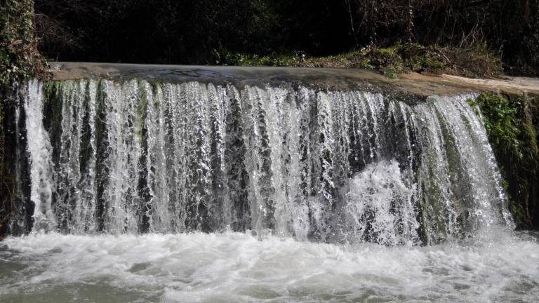 La cascada de la Media Luna, pletórica de agua por Mures La cascada de la Media Luna, pletórica de agua por Mures