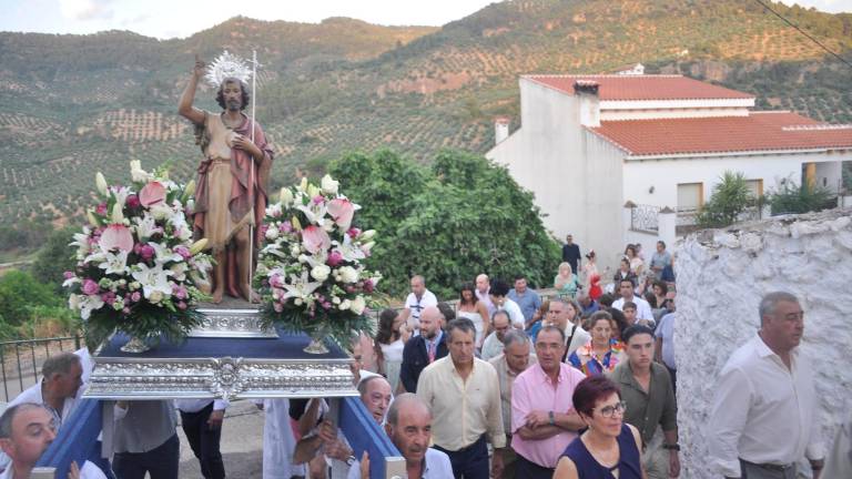 San Juan Bautista da su bendición casa por casa en Peñolite San Juan Bautista da su bendición casa por casa en Peñolite