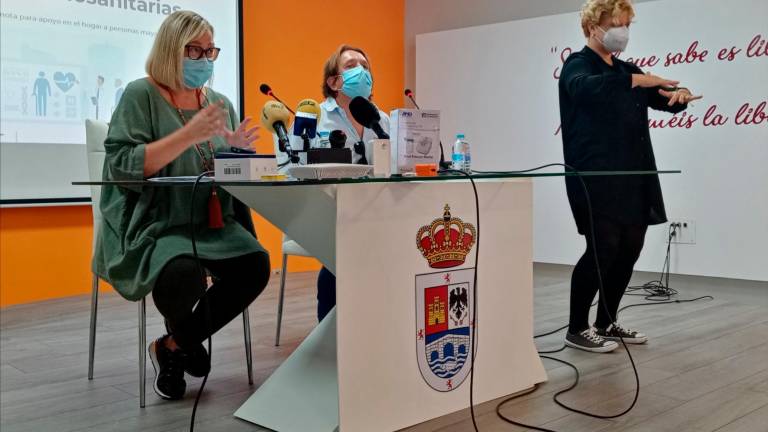 Los mayores de Andújar conocen las herramientas “Cuida-T en casa” Los mayores de Andújar conocen las herramientas “Cuida-T en casa”