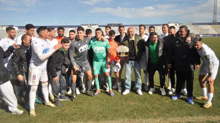 El Real Jaén vuelve a conquistar el Trofeo del Olivo (4-2) El Real Jaén vuelve a conquistar el Trofeo del Olivo (4-2)
