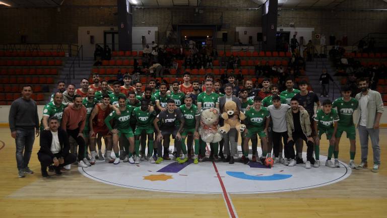 Fusión benéfica de fútbol sala y “basket” en La Salobreja Fusión benéfica de fútbol sala y “basket” en La Salobreja