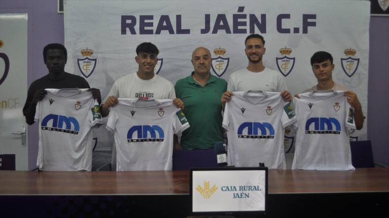 Puesta de largo blanca para Awusi, Sergio Fernández, Agus Alonso y Carrillo Puesta de largo blanca para Awusi, Sergio Fernández, Agus Alonso y Carrillo
