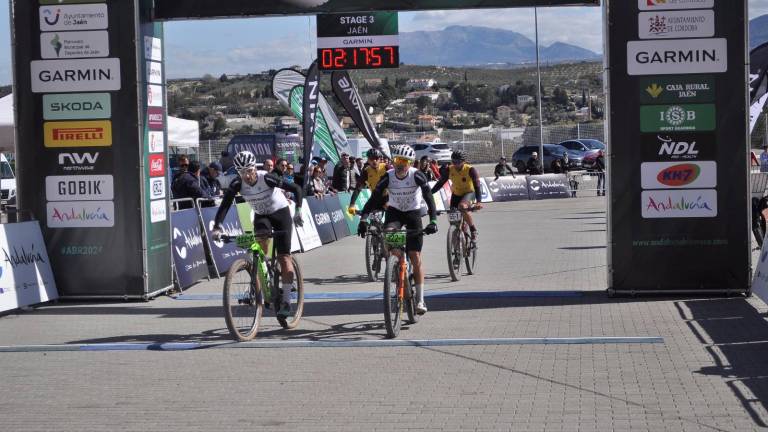 Tomás Muñoz y Carlos Molina siguen al frente en Máster 40 de la Andalucía Bike Race Tomás Muñoz y Carlos Molina siguen al frente en Máster 40 de la Andalucía Bike Race