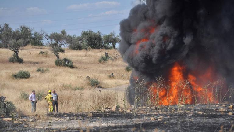 Arde un descampado en el Polígono de los Olivares, junto a Vaciacostales Arde un descampado en el Polígono de los Olivares, junto a Vaciacostales