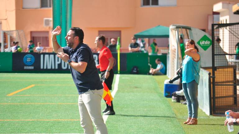 Pedro Bolaños deja de ser entrenador del Atlético Mancha Real Pedro Bolaños deja de ser entrenador del Atlético Mancha Real