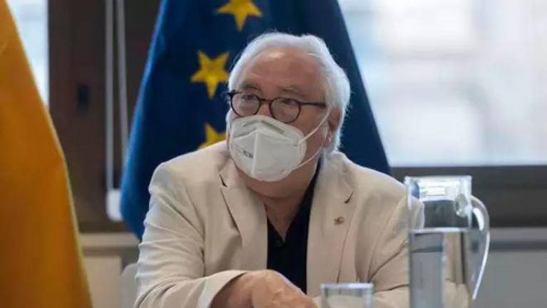 Castells ve injusto que los jóvenes sigan encerrados: La solución es vacunarlos, no discursearlos Castells ve injusto que los jóvenes sigan encerrados: La solución es vacunarlos, no discursearlos