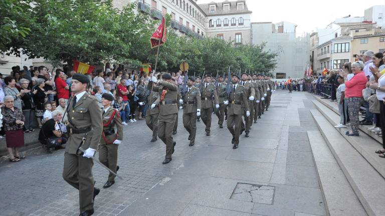 Honores a la “Guzmán el Bueno”