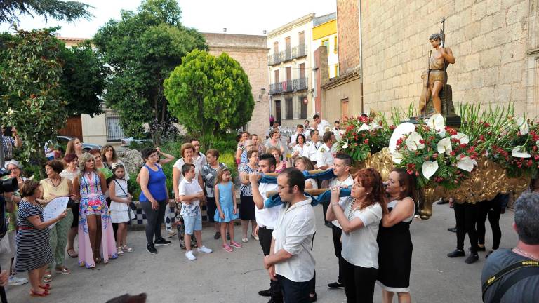 Días de devoción y valentía en unas fiestas donde triunfan los “cuernos” Días de devoción y valentía en unas fiestas donde triunfan los “cuernos”