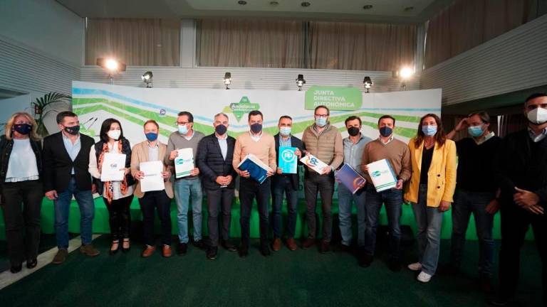 El PP de Jaén entrega unos 2.000 avales para Feijóo El PP de Jaén entrega unos 2.000 avales para Feijóo