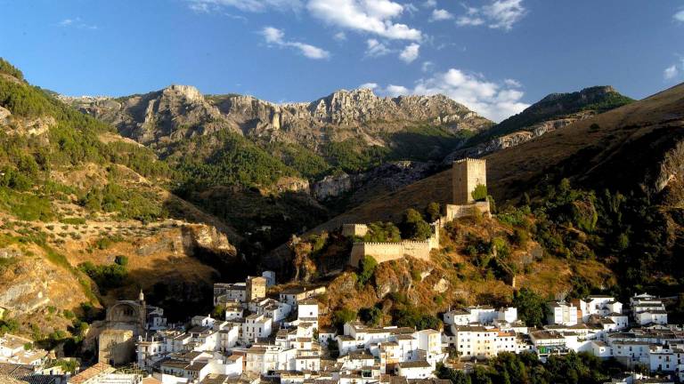Cazorla desarrolla un proyecto de vías de escalada Cazorla desarrolla un proyecto de vías de escalada