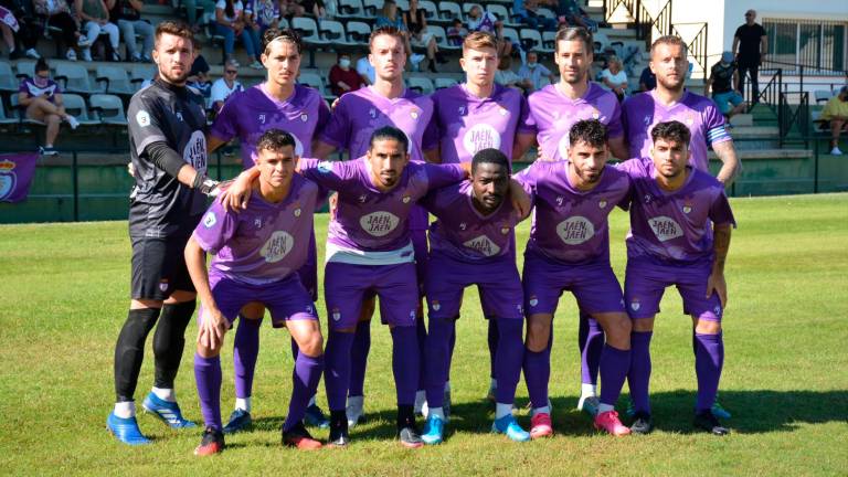 Dos goles del Torremolinos en la recta final sentencian al Real Jaén (4-1) Dos goles del Torremolinos en la recta final sentencian al Real Jaén (4-1)