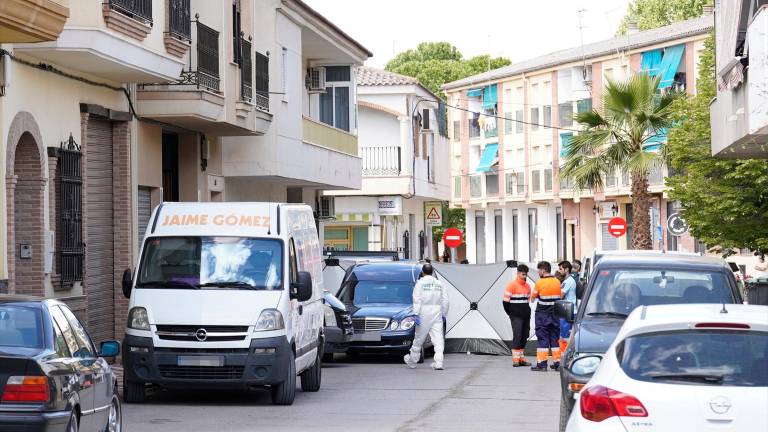 Mata a sus dos nietos y se suicida tras atrincherarse en una casa de Huétor Tájar (Granada) Mata a sus dos nietos y se suicida tras atrincherarse en una casa de Huétor Tájar (Granada)