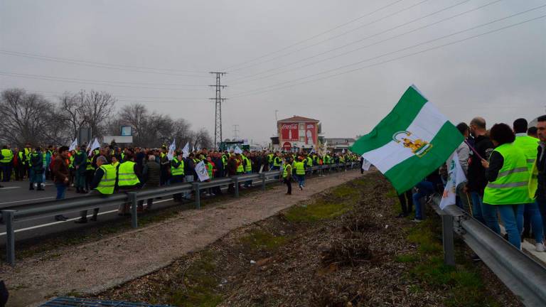 Sanciones de 100 euros para las organizaciones agrarias por el corte de las autovías Sanciones de 100 euros para las organizaciones agrarias por el corte de las autovías