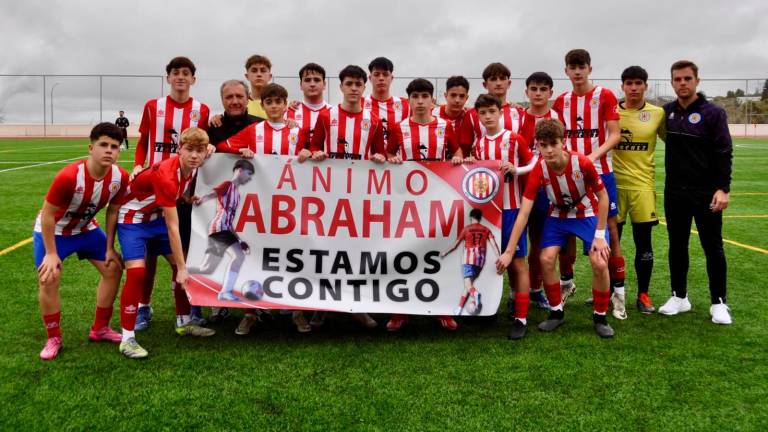 Abraham Fernández y su familia luchan por su vida desde un fatídico accidente Abraham Fernández y su familia luchan por su vida desde un fatídico accidente