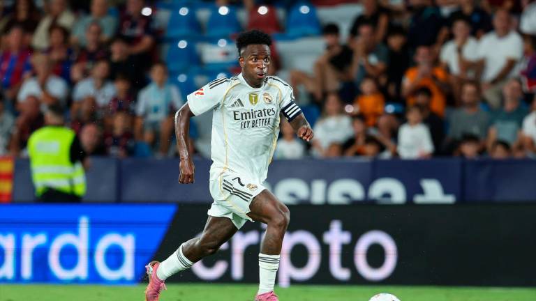 El Real Madrid va lanzado al derbi tras golear al Levante (1-4) El Real Madrid va lanzado al derbi tras golear al Levante (1-4)