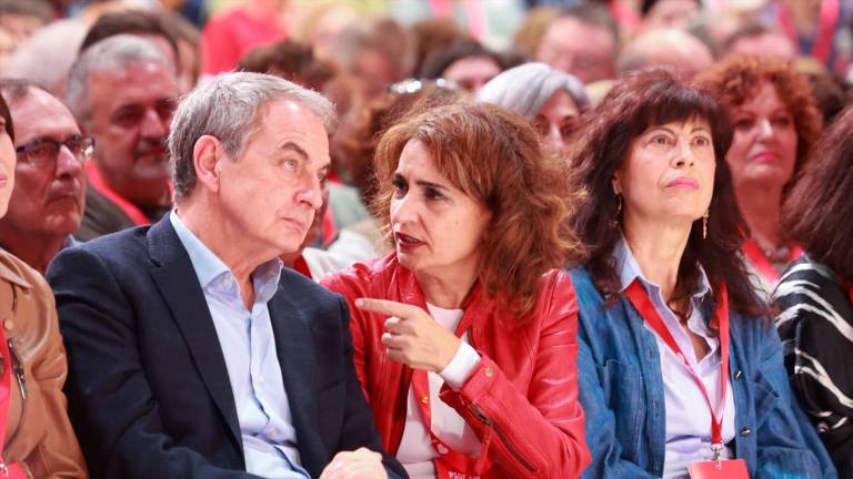 El PSOE sube el tono contra el PP en el arranque del Congreso y se vuelca en defender a Sánchez El PSOE sube el tono contra el PP en el arranque del Congreso y se vuelca en defender a Sánchez