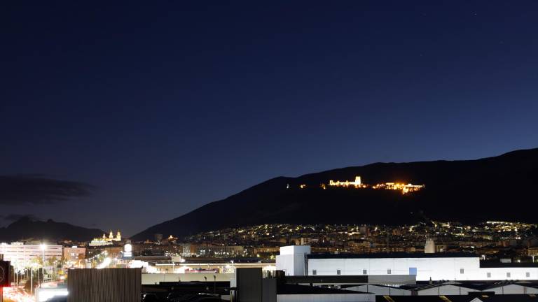 Mañana de niebla, tarde de paseo y cielo casi raso de noche Mañana de niebla, tarde de paseo y cielo casi raso de noche