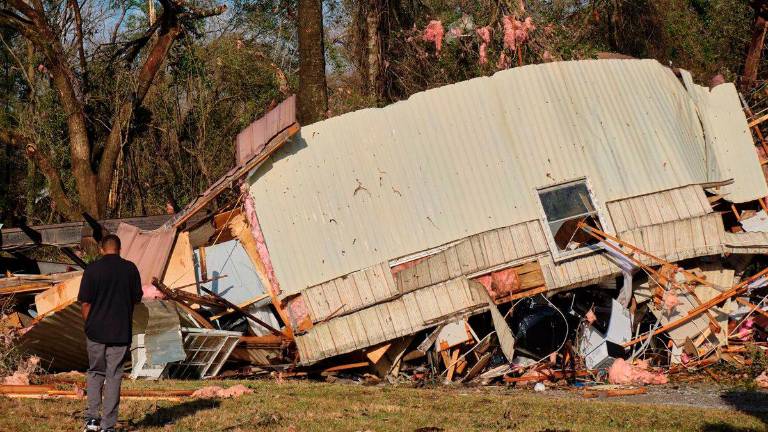 Al menos cuatro muertos por una nueva ola de tornados en Estados Unidos Al menos cuatro muertos por una nueva ola de tornados en Estados Unidos