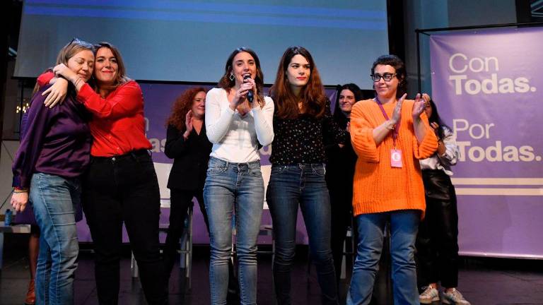 Montero, arropada por Podemos, defiende la ley “sí es sí” Montero, arropada por Podemos, defiende la ley “sí es sí”