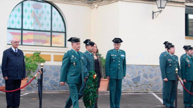Por todos los héroes que dieron su vida por la patria Por todos los héroes que dieron su vida por la patria