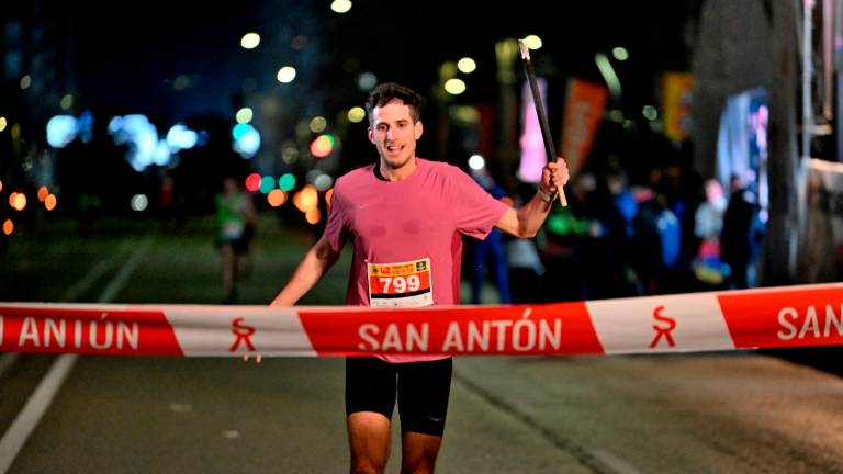 Las imágenes más emocionantes de la llegada a meta de San Antón Las imágenes más emocionantes de la llegada a meta de San Antón