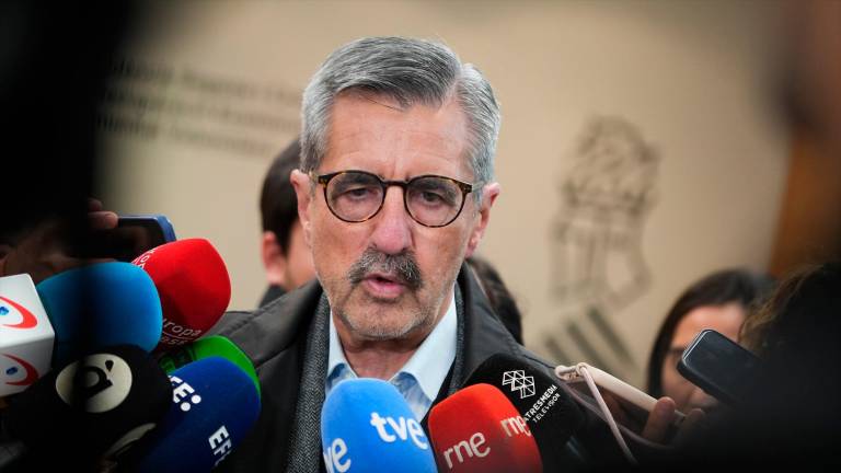 Dimite el comisionado del Gobierno para la Dana tras acusaciones por falsificar su título Dimite el comisionado del Gobierno para la Dana tras acusaciones por falsificar su título