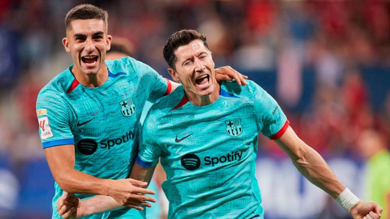 Lewandowski impulsa la victoria del Barça frente a Osasuna en El Sadar Lewandowski impulsa la victoria del Barça frente a Osasuna en El Sadar