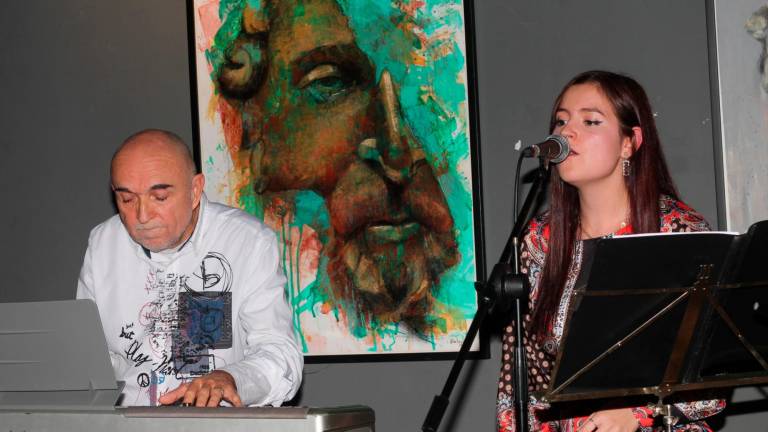 Laura Martínez conquista la Fábrica del Arte con su voz