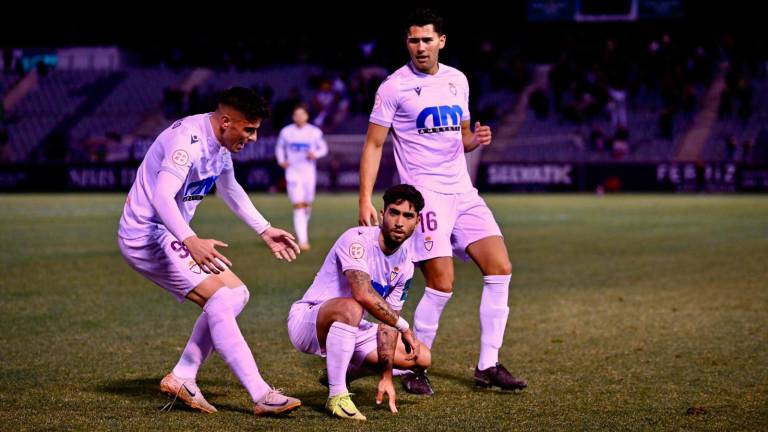 El Real Jaén recurre a la épica en la vuelta de Herrero (2-1) El Real Jaén recurre a la épica en la vuelta de Herrero (2-1)