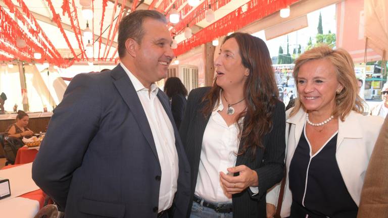 Paseo por la feria de Jaén de la secretaria general del PP andaluz